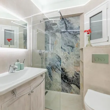 דירה Lydia's Luxury לוטראקי