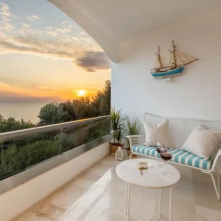 Lydia's Luxury Lejlighed