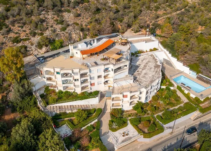 Lydia's Luxury لوتراكي